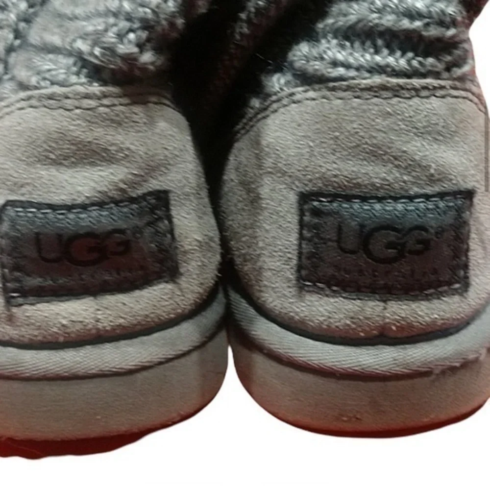 UGG cardigan boots women’s size 6